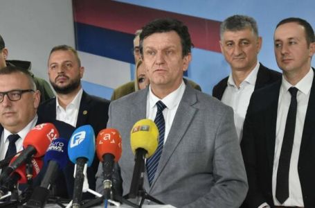 Pet odbornika SDS-a ustalo protiv Blanuše i stalo uz Petrovića