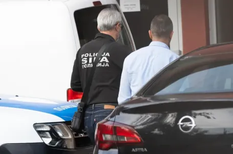 Velika akcija SIPA-e: Uhapšeno više službenika UIO-a, poznato za šta se terete