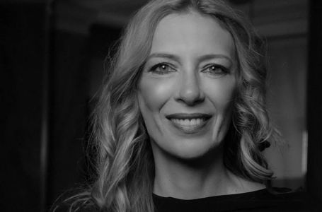 Srpska manekenka (53) pronađena u beživotnom stanju u svom stanu: Naređena obdukcija