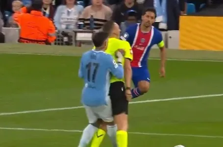 Enzo Fernandez brutalno pregazio sudiju, snimak iz Manchestera zapalio mreže!