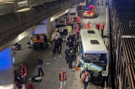 Sudar teretnog voza i autobusa u Francuskoj, povrijeđeno najmanje 19 osoba
