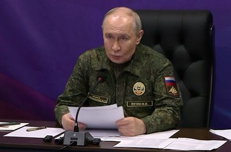 Putin u vojnoj uniformi: "Gradimo je unutar Ukrajine, bit će duga 660 km"