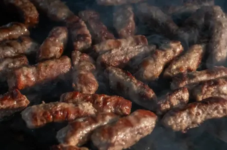 Otkrivene prevare, i to velike: Evo šta se uistinu nalazi u ćevapima