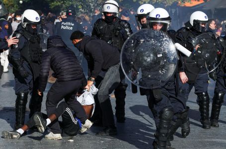 Haos na ulicama tri evropske države: Gore barikade, policija koristi suzavac i vodene topove