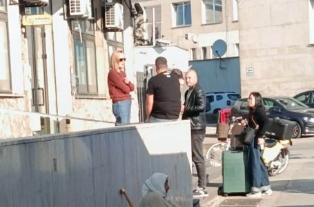 Drama u BH Pošti u Sarajevu: Uposlenik glavom i tijelom razbio stakleni portal, kolege šokirane