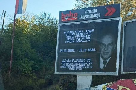 Uklonjen jedan od plakata u Istočnom Sarajevu sa fotografijom Alije Izetbegovića