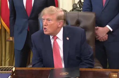 Trump odgovarao na pitanja novinara, pa izgubio kontrolu: Ovu zemlju nazvao "smećem od države"