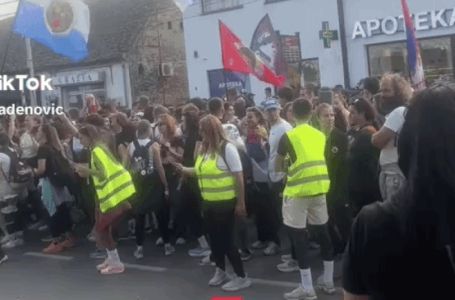 Studenti u Srbiji zapjevali splitski hit, iz Hrvatske im stižu poruke