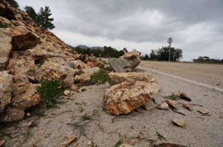 Oprez vozačima: Kolovozi mokri, česti su odroni