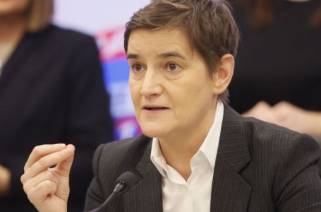 Brnabić se žestoko sukobila sa građanima nasred ulice : "Ajde reci mi..." (VIDEO)