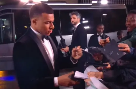 Mbappe je stigao na ceremoniju dodjele Zlatne lopte i odmah napravio potez koji je izazvao reakcije