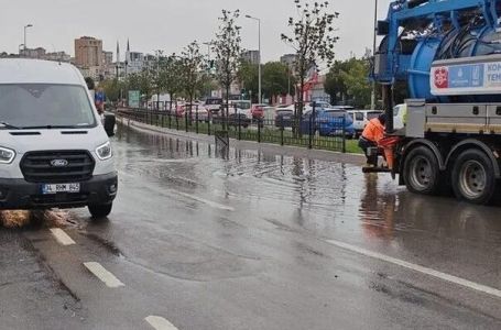 Obilne kiše poplavile ulice Istanbula, vozači zarobljeni u bujicama