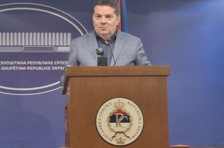 Stevandić ne želi da odgovara na pitanja o studentima u Srbiji, pročitao svoj stav