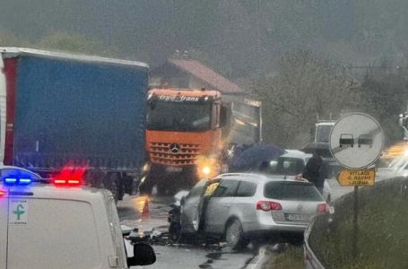 Teška saobraćajna nesreća kod Žepča, jedna osoba teško povrijeđena
